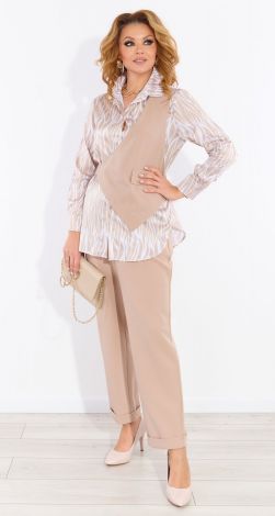 Trouser suit with silk shirt