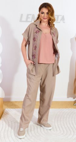 Summer trouser suit with embroidery