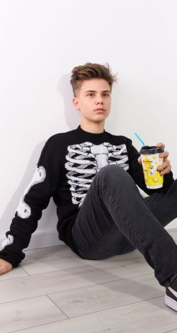 Sweater skeleton