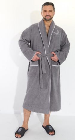 Мужской махровый халат с вышивкой и кантами полезный подарок