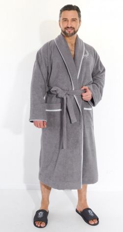 Мужской махровый халат с вышивкой и кантами полезный подарок