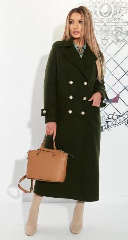 Laconic coat with beautiful accessories
