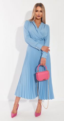 Elegant suit with a pleated skirt