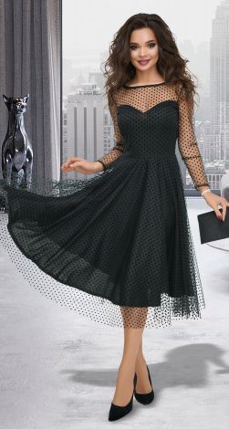 Ошатна чорна сукня