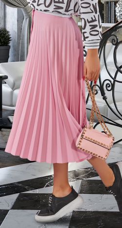 Pleated skirt with button fastening