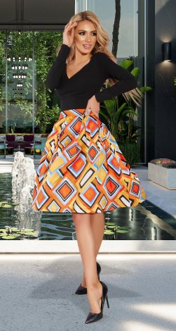 Pleated skirt with trendy print