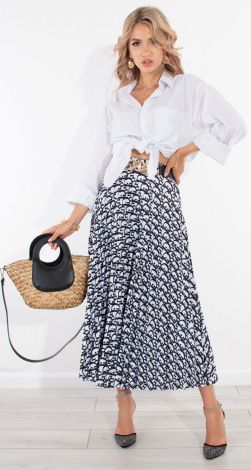 Stylish pleated skirt with print