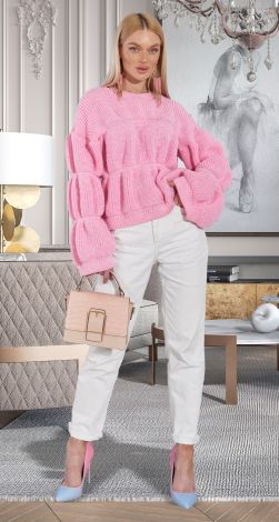 Модный яркий свитер
