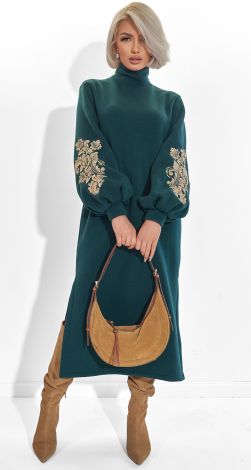 Тёплое платье с вышивкой