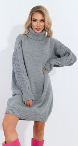 В'язаний об'ємний светр з візерунком