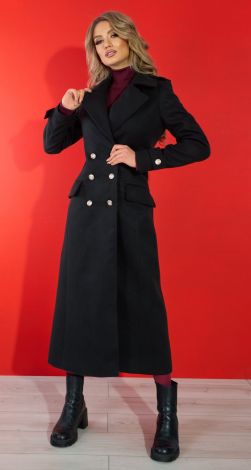 Laconic fitted coat with beautiful accessories