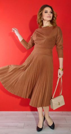 Стильна замшева сукня пліссе
