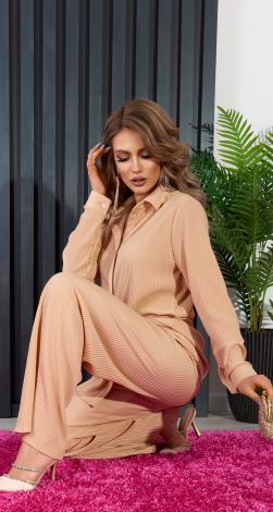 Pleated trouser suit