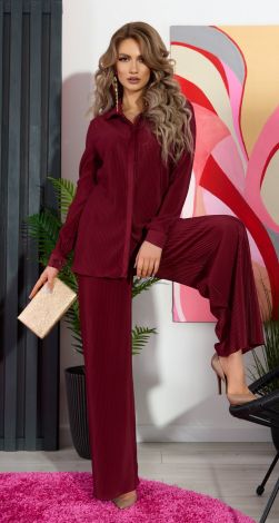 Pleated trouser suit