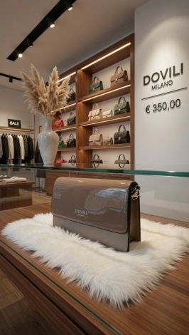 Minimalist Luxe: Клатч, который дополняет совершенство
