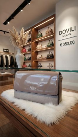 Minimalist Luxe: Клатч, который дополняет совершенство