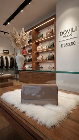 Minimalist Luxe: Клатч, который дополняет совершенство
