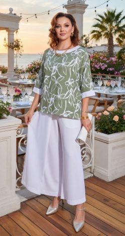 Гарний літній костюм