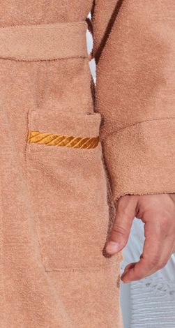 Чоловічий махровий халат з вишивкою корисний подарунок