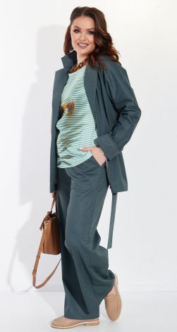 Trouser suit with a top