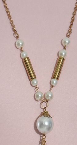 Necklace with pearls