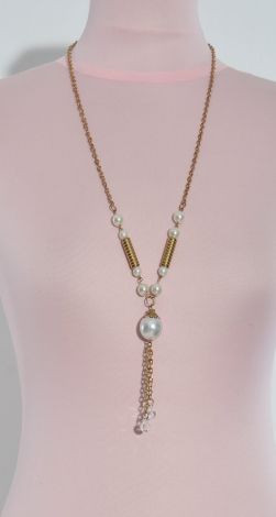 Necklace with pearls