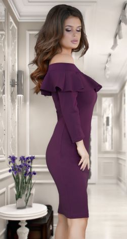 Dress with open shoulders
