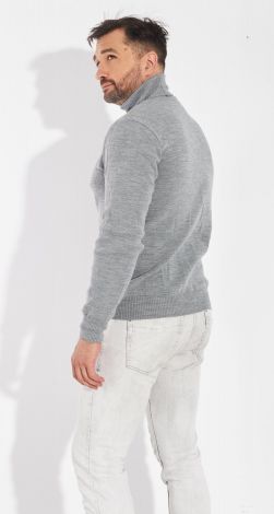 Мужской свитер с вышивкой с горлом с подворотом