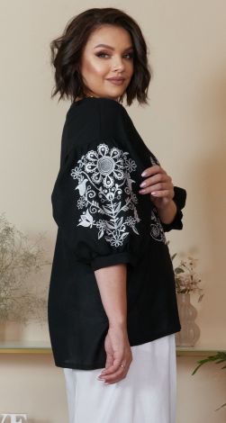 Linen blouse with embroidery