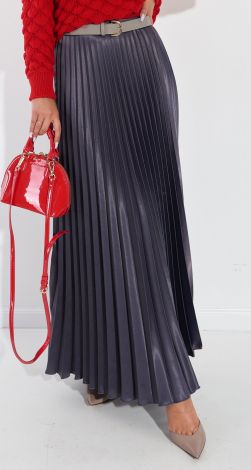 Long pleated skirt