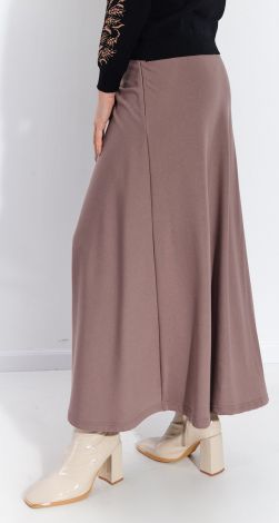 A beautiful A-silhouette skirt, cut diagonally