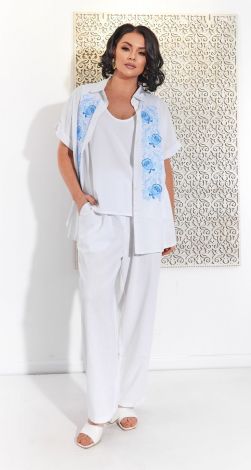 Summer trouser suit with embroidery