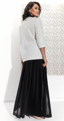 Костюмы женские