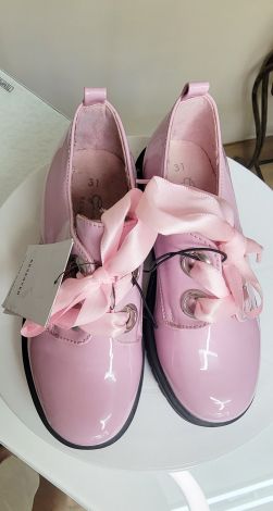 Одяг для дівчаток