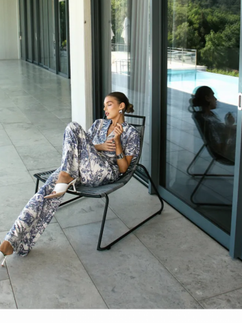 Костюмы женские