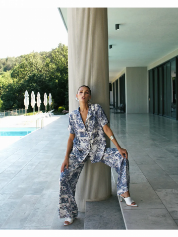 Костюмы женские