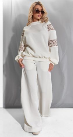 Костюм з вишивкою, без капюшона