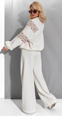 Костюми жіночі