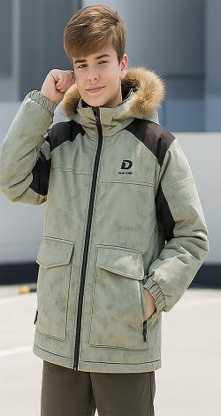 Зимова куртка для хлопчика з хутром, що відстібається на капюшоні.