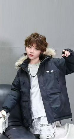 Чорна куртка парка