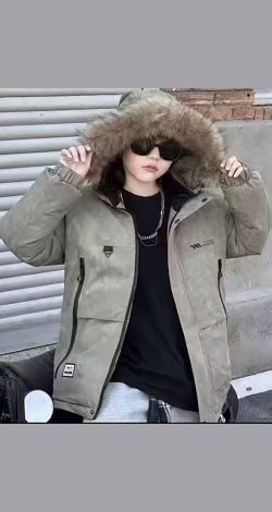 Чорна куртка парка