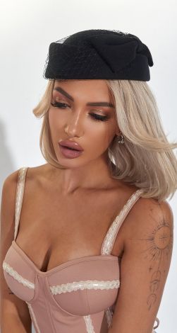 Капелюшок в елегантному французькому стилі