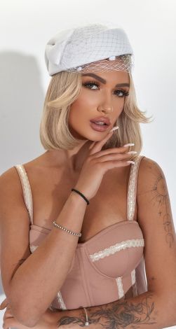 Капелюшок в елегантному французькому стилі