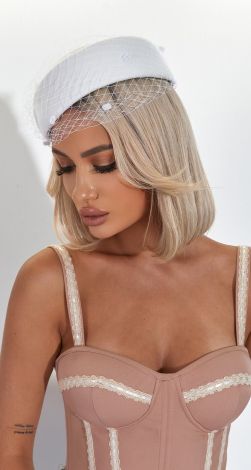 Капелюшок в елегантному французькому стилі