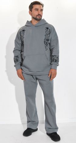 Теплий костюм із вишивкою