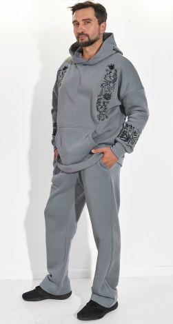 Теплий костюм із вишивкою