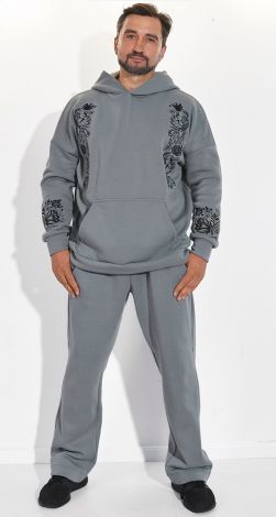 Теплий костюм із вишивкою