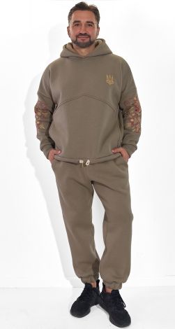 Теплий костюм з українською вишивкою