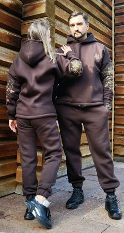 Теплий костюм з українською вишивкою