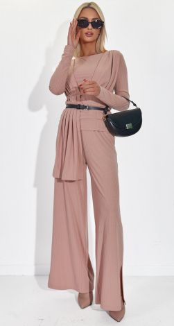 Костюми жіночі